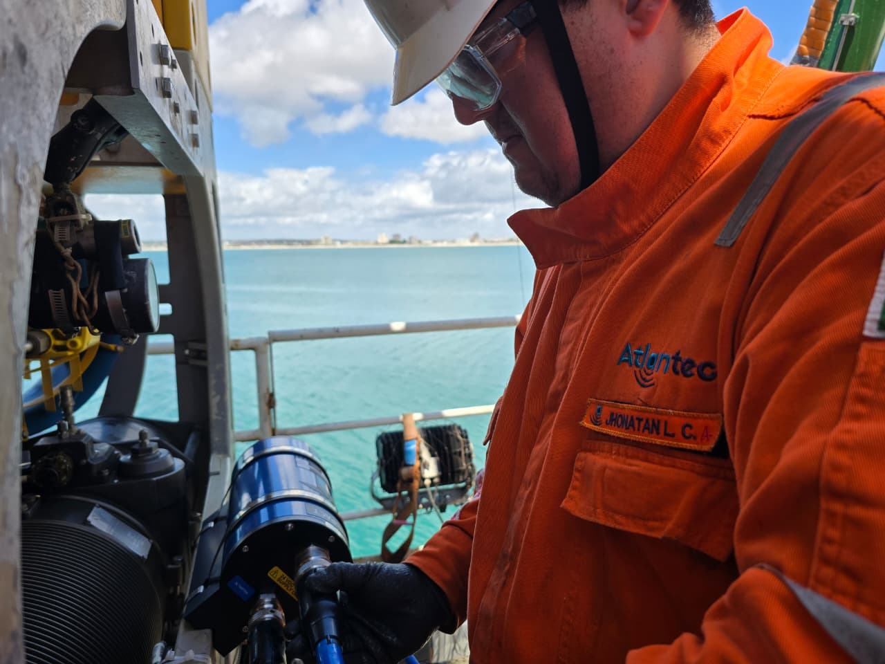 instalação do HydroPACT 660E, da Teledyne Marine